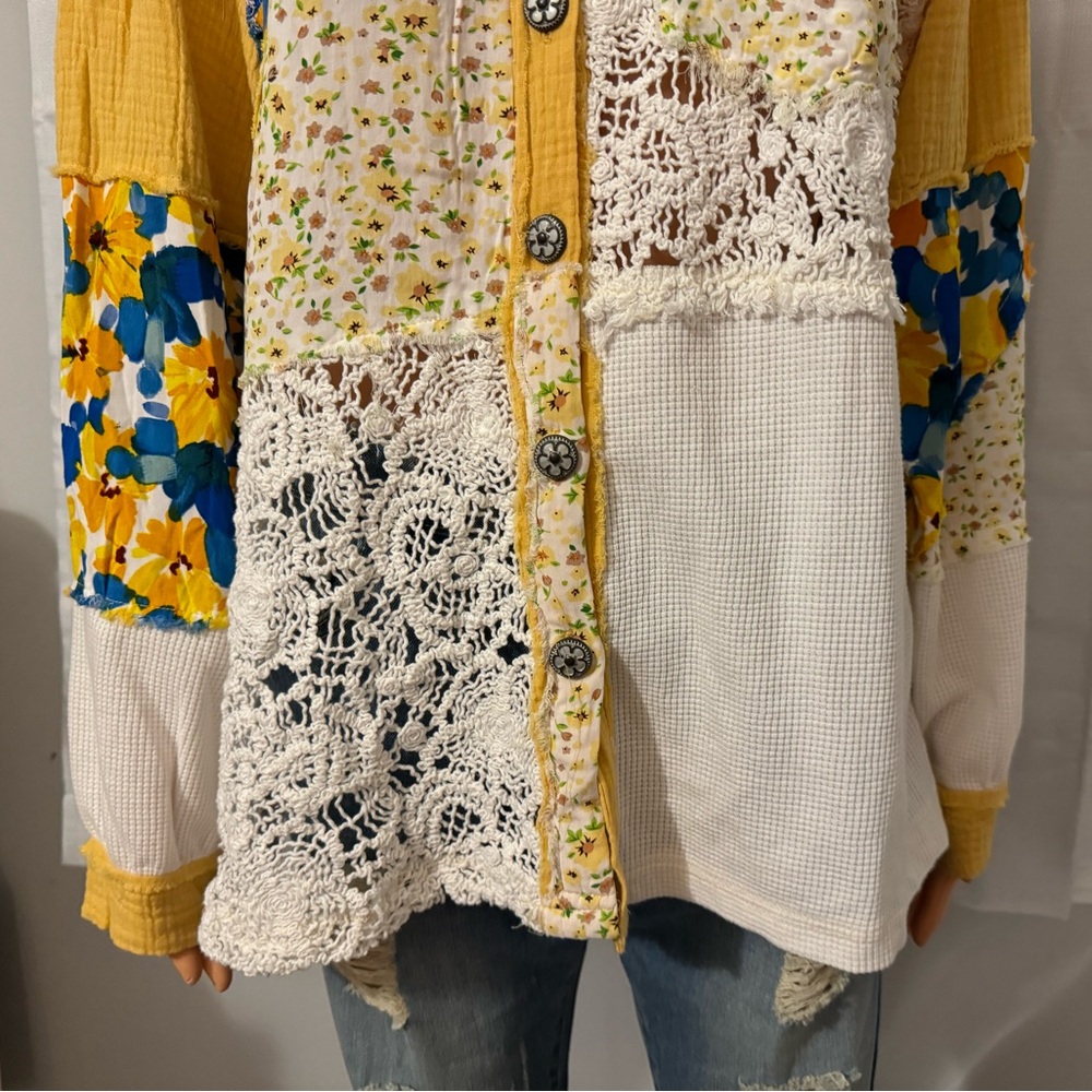 Cool POL size S yellow white blue floral oversized button up long sleeve shirt - Picture 3 of 6